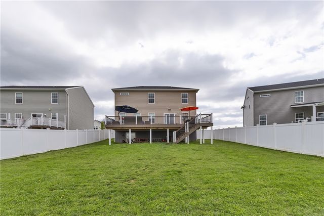 117 Hawthorne Dr, Connoquenessing Boro, PA 16033