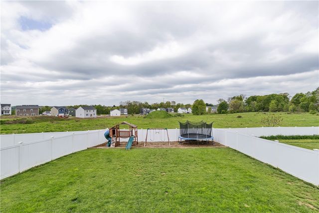117 Hawthorne Dr, Connoquenessing Boro, PA 16033