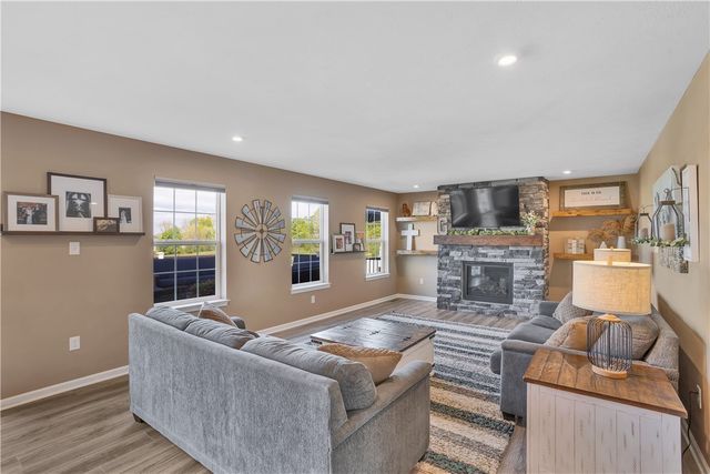 117 Hawthorne Dr, Connoquenessing Boro, PA 16033
