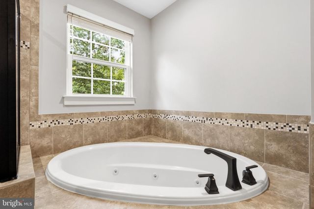 1 KNOB CREEK CT, Stafford, VA 22556