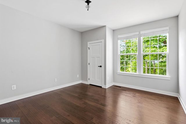 1 KNOB CREEK CT, Stafford, VA 22556