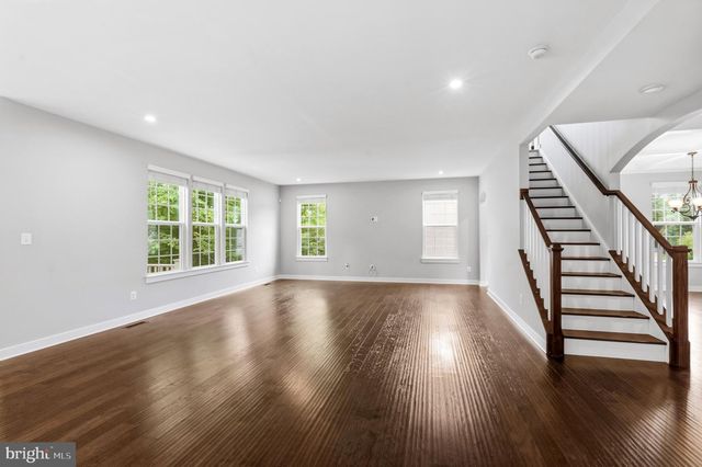 1 KNOB CREEK CT, Stafford, VA 22556