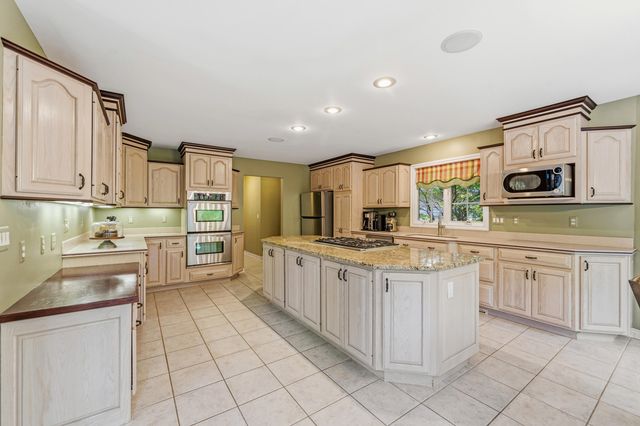 1722 W Kilgore Road, Kalamazoo City, MI 49008