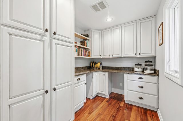 1722 W Kilgore Road, Kalamazoo City, MI 49008