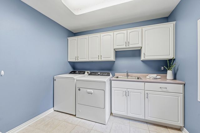 1722 W Kilgore Road, Kalamazoo City, MI 49008