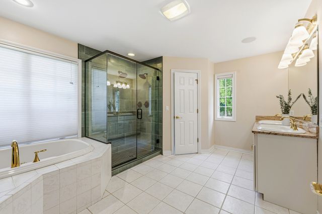 1722 W Kilgore Road, Kalamazoo City, MI 49008