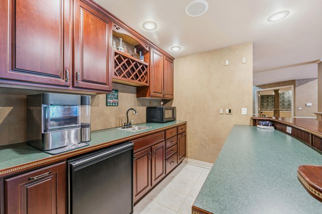 1722 W Kilgore Road, Kalamazoo City, MI 49008