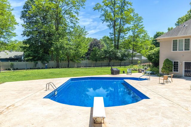 1722 W Kilgore Road, Kalamazoo City, MI 49008