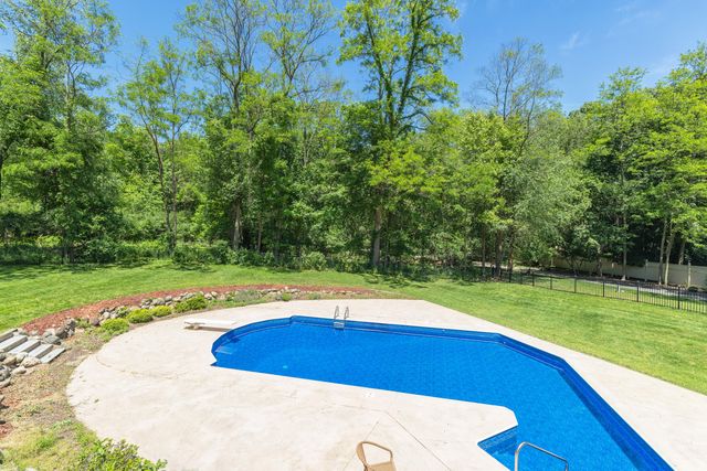 1722 W Kilgore Road, Kalamazoo City, MI 49008