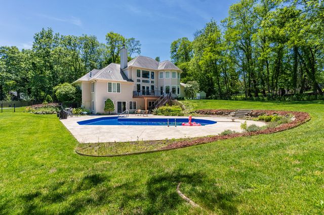 1722 W Kilgore Road, Kalamazoo City, MI 49008