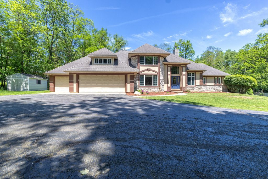 1722 W Kilgore Road, Kalamazoo City, MI 49008