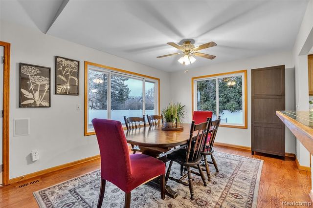 9035 Farmington Road, Livonia, MI 48150