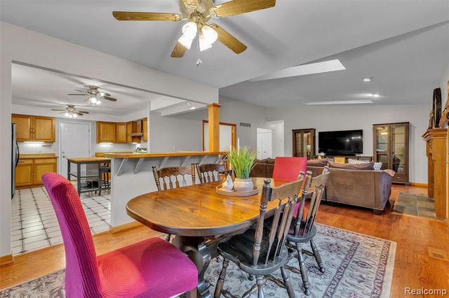 9035 Farmington Road, Livonia, MI 48150