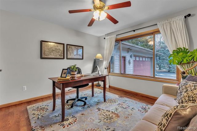 9035 Farmington Road, Livonia, MI 48150