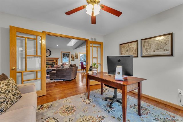 9035 Farmington Road, Livonia, MI 48150