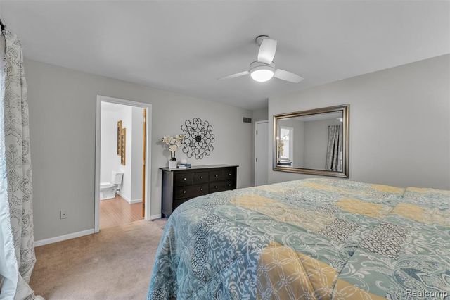 9035 Farmington Road, Livonia, MI 48150