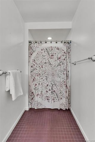 9035 Farmington Road, Livonia, MI 48150