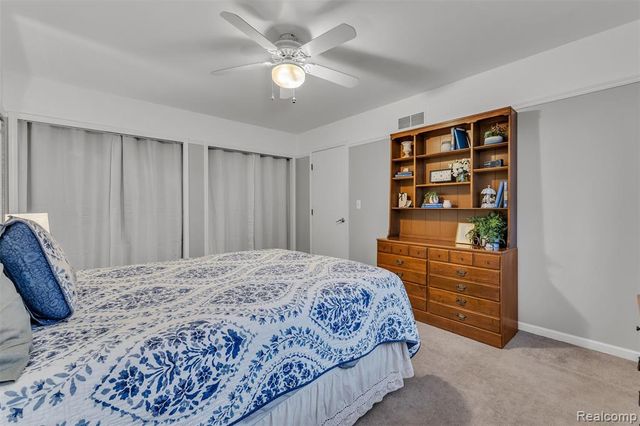 9035 Farmington Road, Livonia, MI 48150