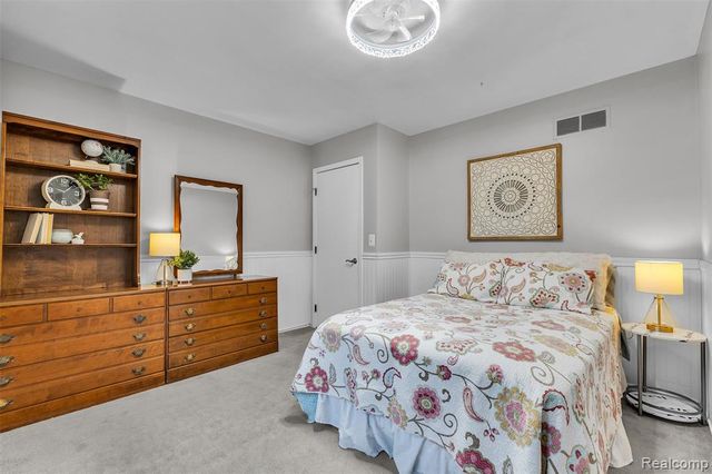 9035 Farmington Road, Livonia, MI 48150