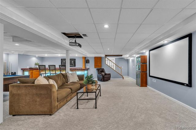 9035 Farmington Road, Livonia, MI 48150