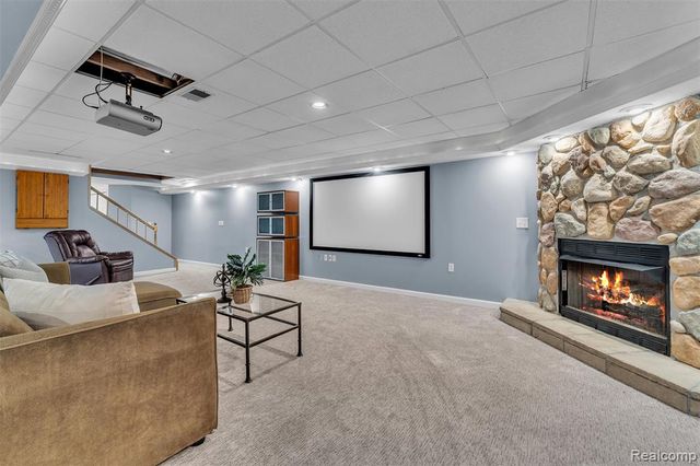 9035 Farmington Road, Livonia, MI 48150