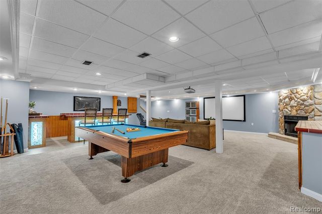 9035 Farmington Road, Livonia, MI 48150