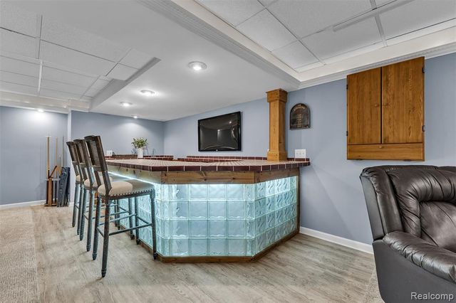 9035 Farmington Road, Livonia, MI 48150