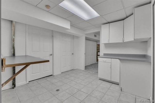 9035 Farmington Road, Livonia, MI 48150