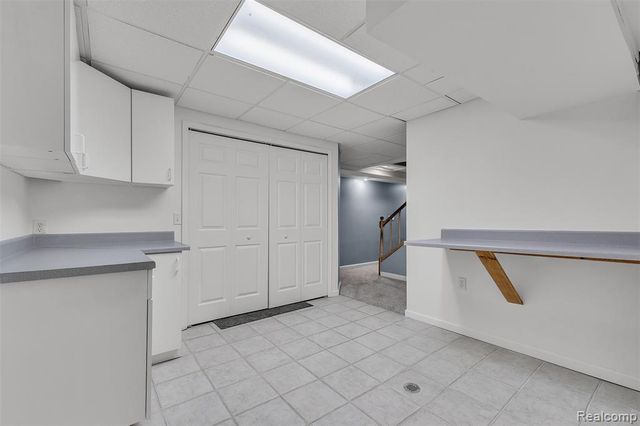 9035 Farmington Road, Livonia, MI 48150