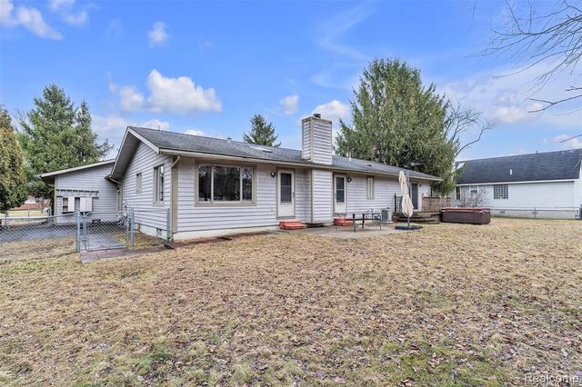 9035 Farmington Road, Livonia, MI 48150