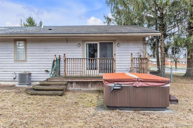 9035 Farmington Road, Livonia, MI 48150