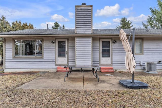 9035 Farmington Road, Livonia, MI 48150