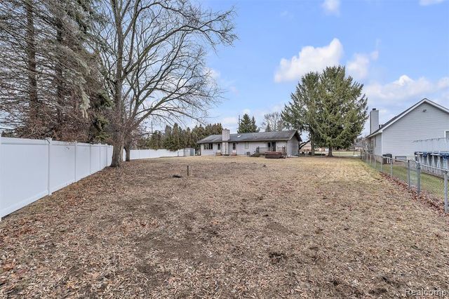 9035 Farmington Road, Livonia, MI 48150