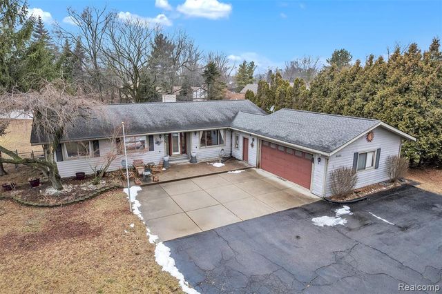 9035 Farmington Road, Livonia, MI 48150