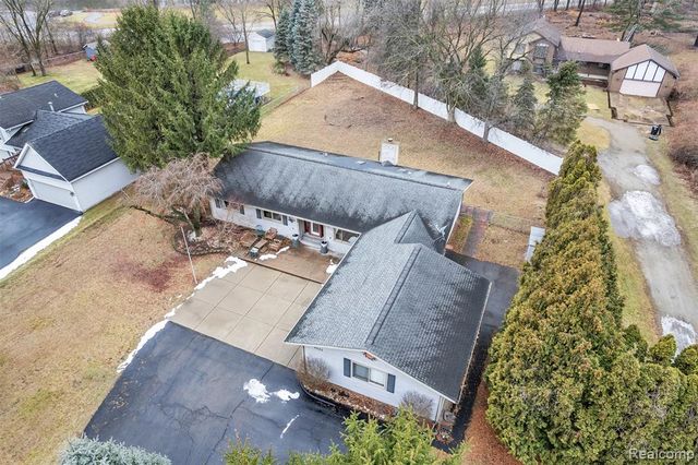 9035 Farmington Road, Livonia, MI 48150