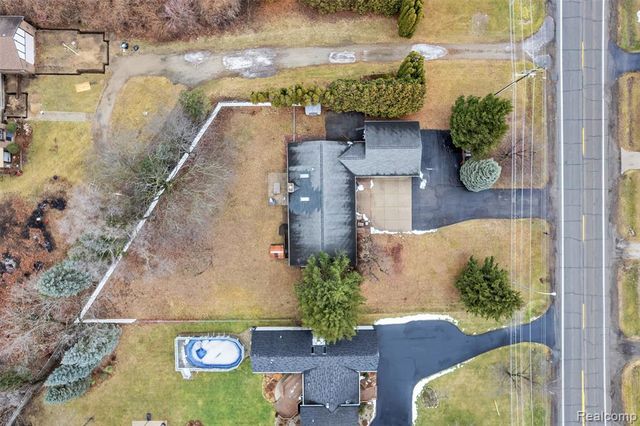 9035 Farmington Road, Livonia, MI 48150