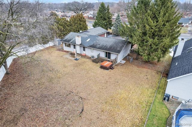 9035 Farmington Road, Livonia, MI 48150