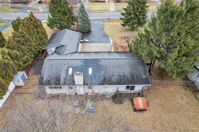 9035 Farmington Road, Livonia, MI 48150