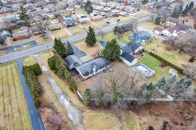 9035 Farmington Road, Livonia, MI 48150