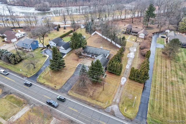 9035 Farmington Road, Livonia, MI 48150