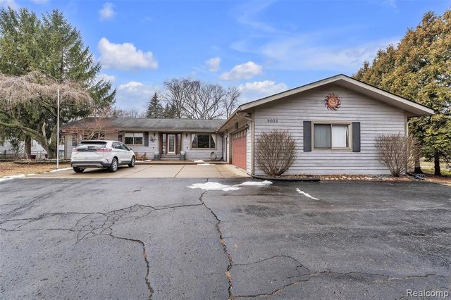 9035 Farmington Road, Livonia, MI 48150