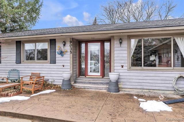 9035 Farmington Road, Livonia, MI 48150