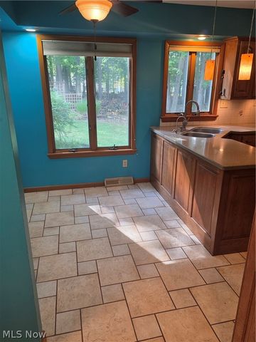 8124 Thornhurst Drive, North Royalton, OH 44133