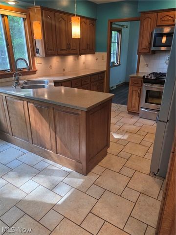 8124 Thornhurst Drive, North Royalton, OH 44133