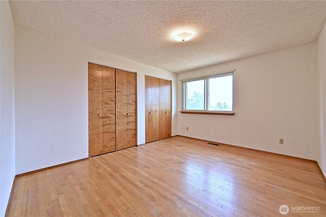 23031 19th Avenue S, Des Moines, WA 98198
