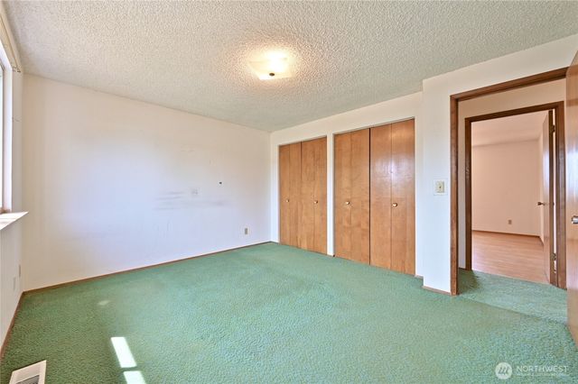 23031 19th Avenue S, Des Moines, WA 98198