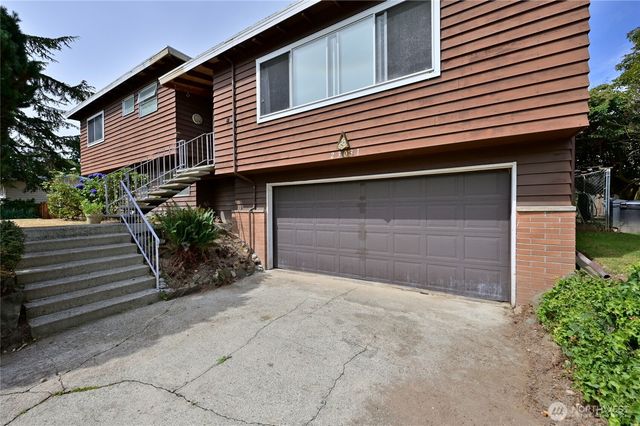 23031 19th Avenue S, Des Moines, WA 98198