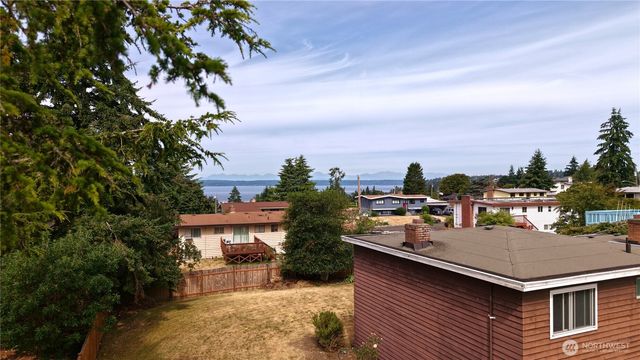 23031 19th Avenue S, Des Moines, WA 98198