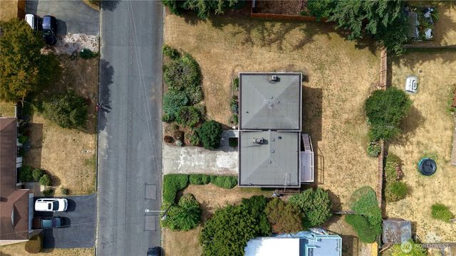 23031 19th Avenue S, Des Moines, WA 98198
