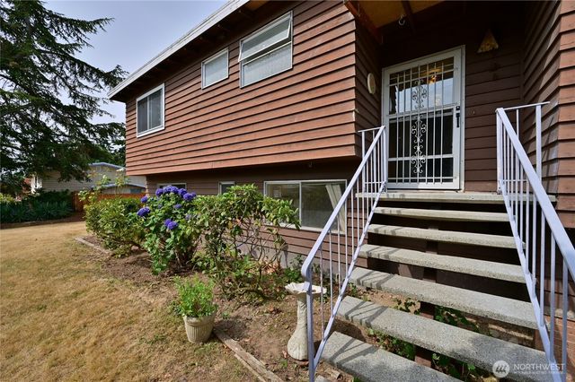 23031 19th Avenue S, Des Moines, WA 98198